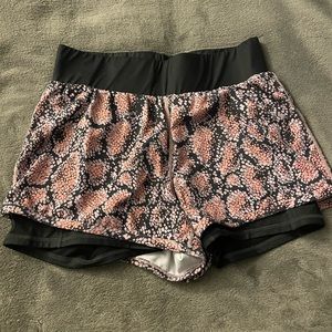 Fabletics High Rise shorts w Liner